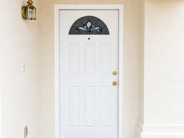 404 Windsor Park Dr — Photo 3