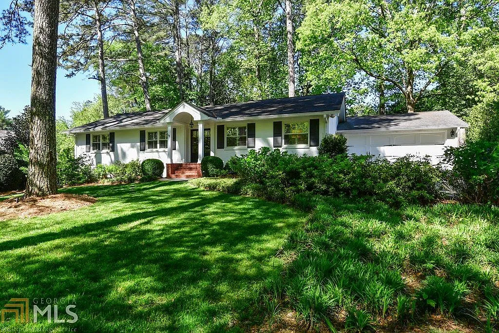 4290 Peachtree Dunwoody Rd NE photo 1