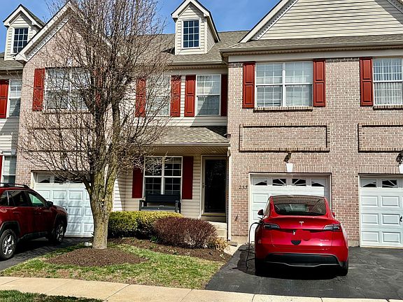 Middle house with good size Porch