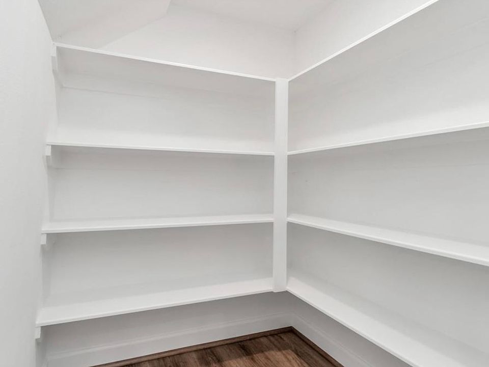 1st image of 2351 Hoskins Dr