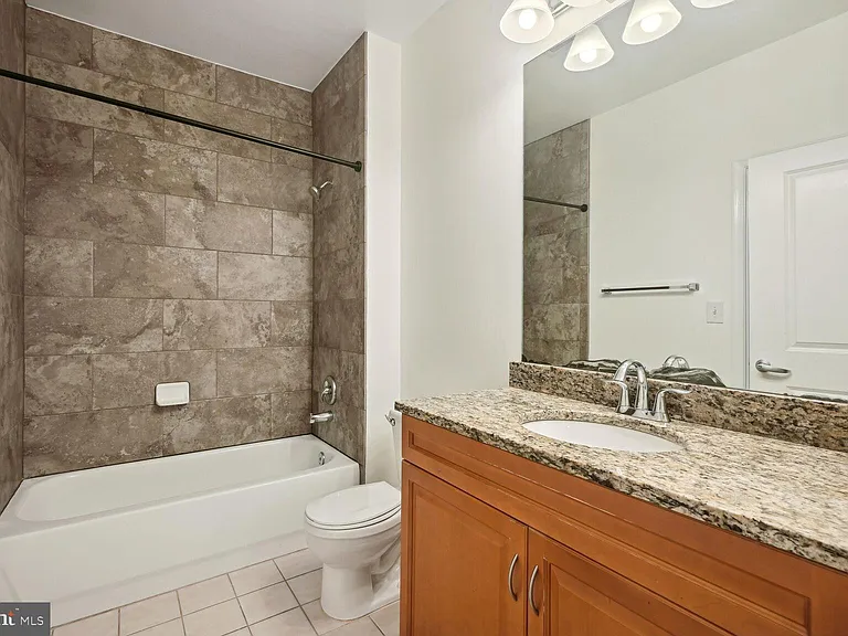 1111 25th St NW #302 — Photo 13