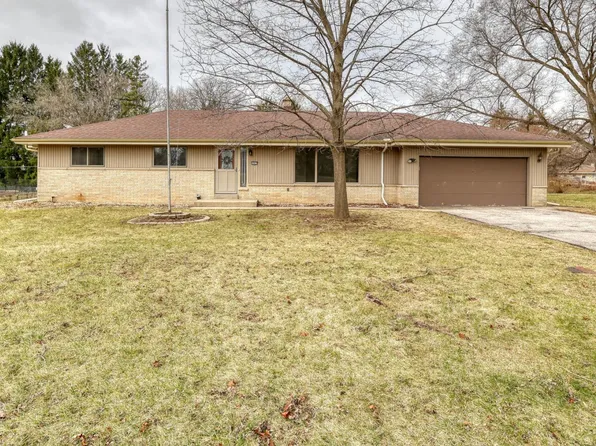 4465 N 144th St, Brookfield, WI 53005