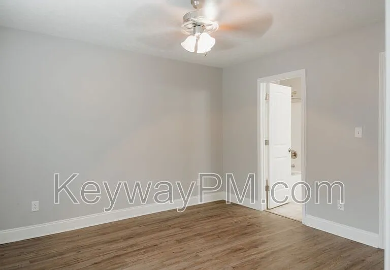 1011 Coveside Trl — Photo 8