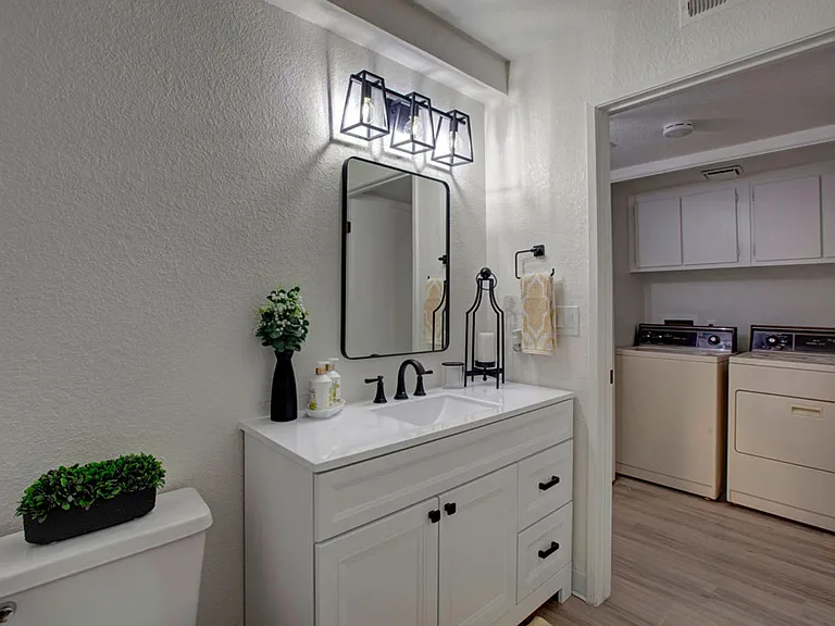 St. George Apartments — Photo 9