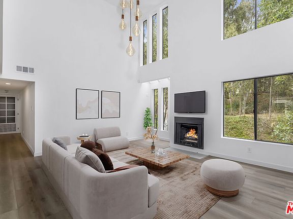 4th image of 11601 Montana Ave #Penthouse 7
