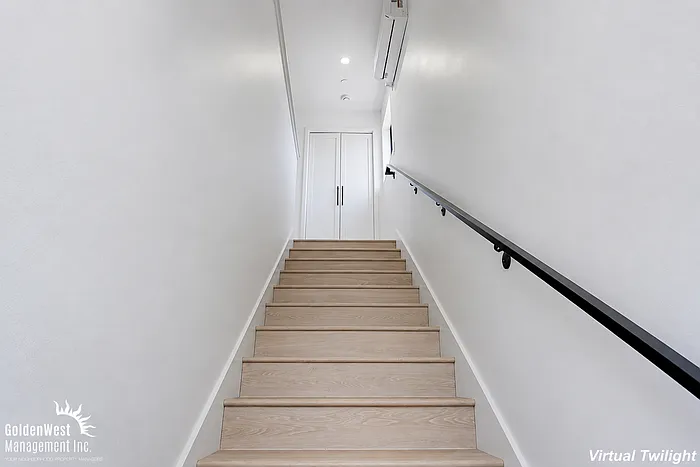 3075 Hawthorn St #5 — Photo 2