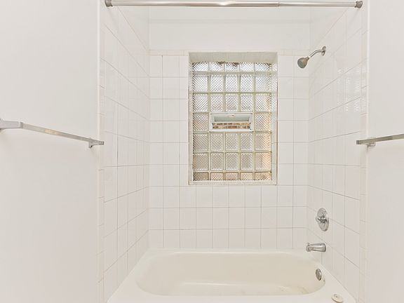 5th image of 1828 W Lawrence Ave #1830-1B