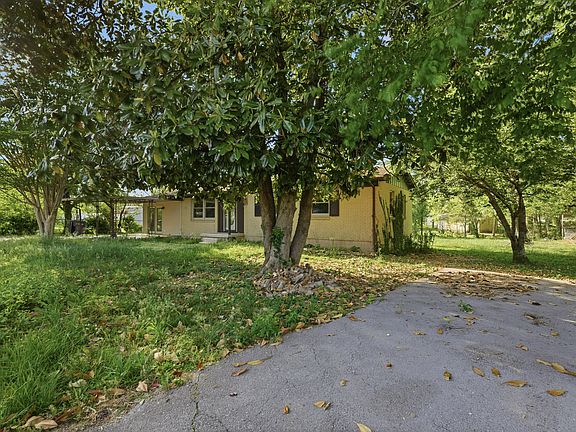 2nd image of 630 Bradley Dr