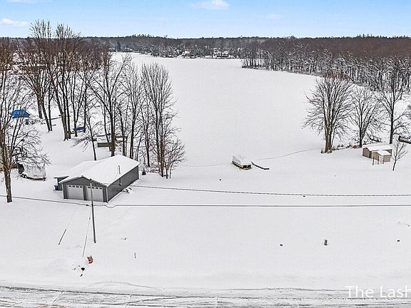 4th image of 9772 Ten Mile Rd NE