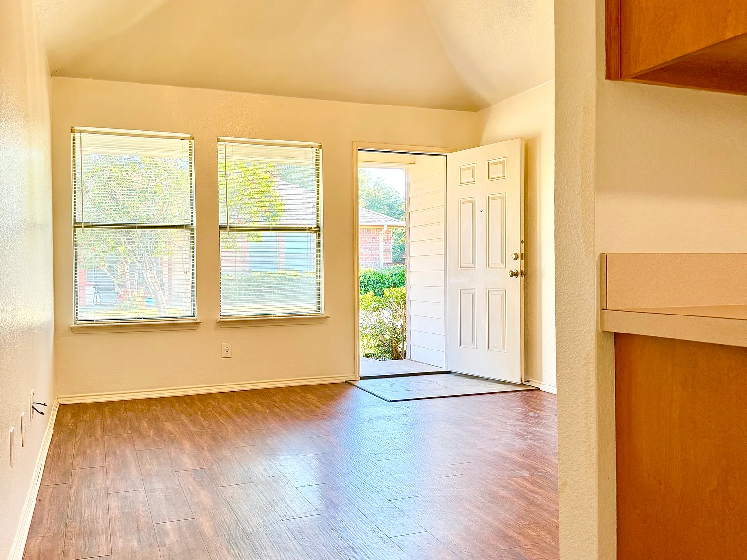 2 bed, 984 sqft, $1,275 — Photo 3