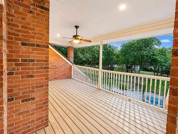 3rd image of 618 Oak Tree Cv