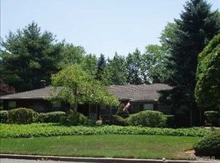 139 Manetto Hill Rd, Huntington, NY 11743