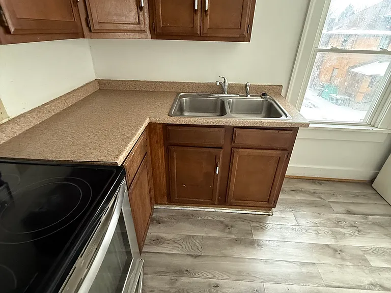 126 Benton St N #1/2 — Photo 3
