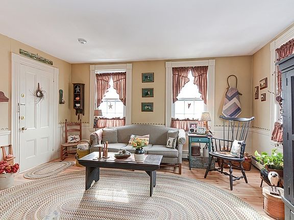 2nd image of 44 Washington St #E