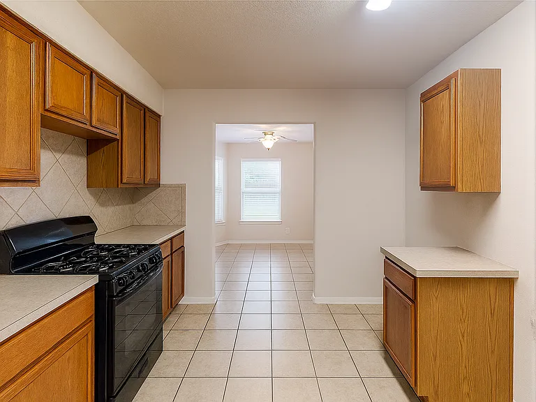 16841 Greenhouse St #16840 — Photo 3