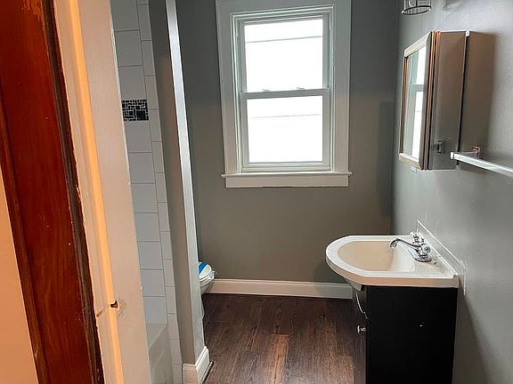 4th image of 702-704 Thurman Ave