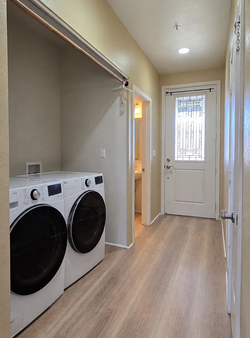 3 bed, 2.5 bath, 1432 sqft, $3,800 — Photo 4