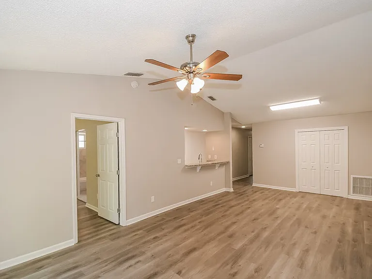 282 Aquarius Cir W — Photo 3