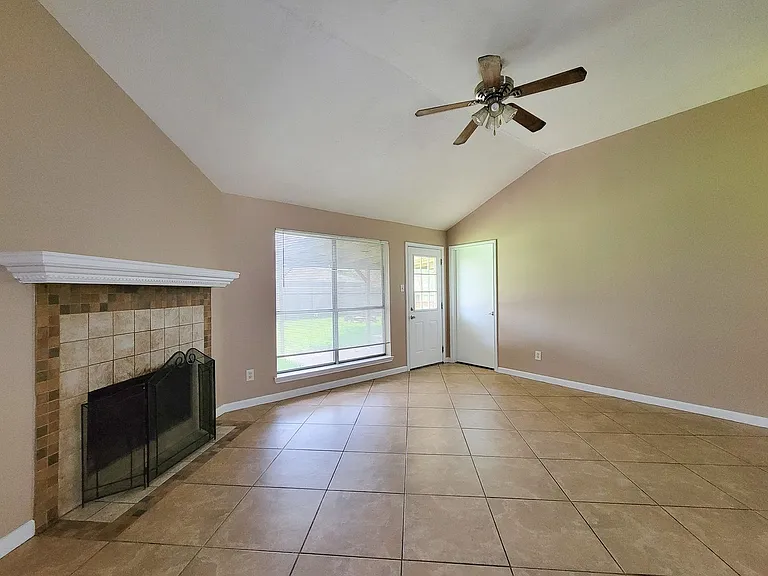 29002 Sedgefield St — Photo 13