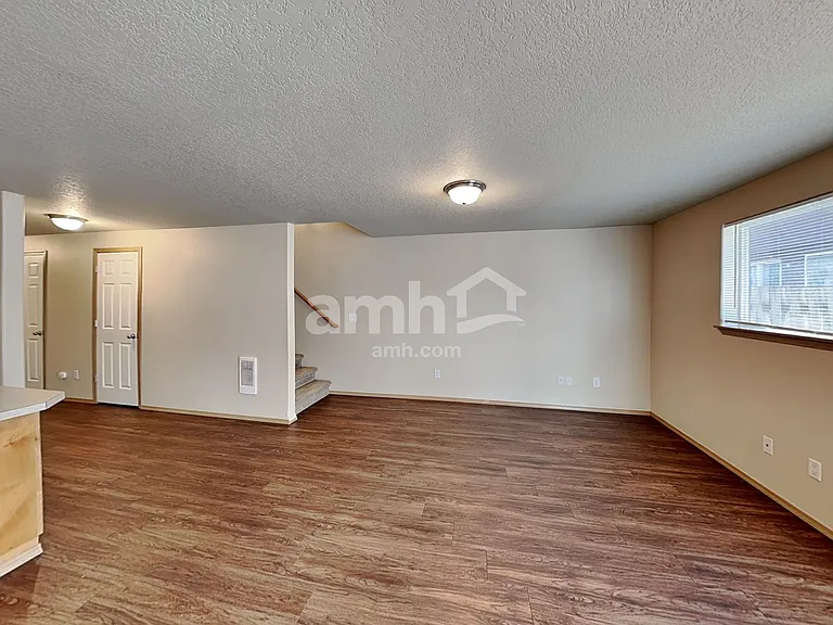 467 Whitney Dr — Photo 7