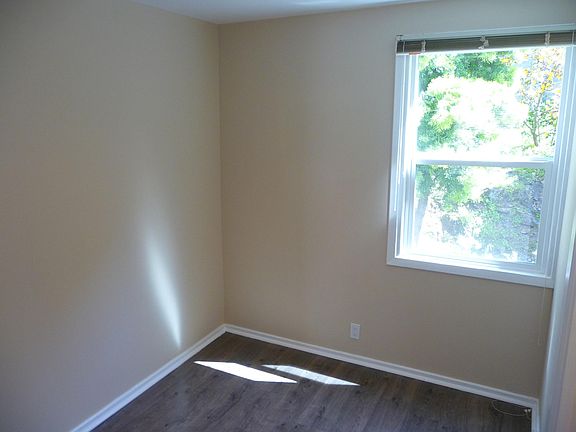 4th image of 371 Chestnut St APT A