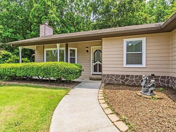 4655 Barnes Ct, Loganville, GA 30052
