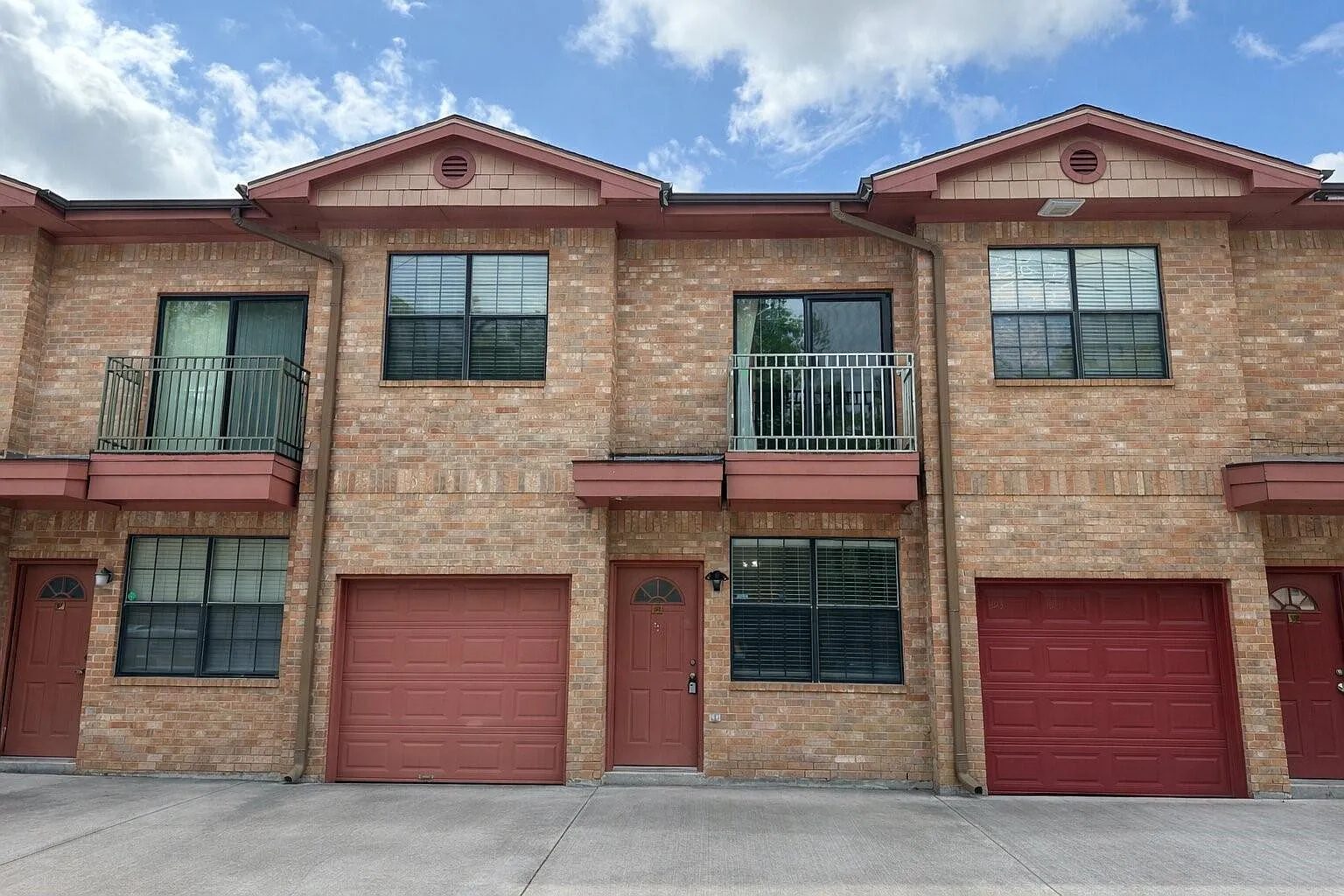 2 bed, 1.5 bath, 1062 sqft, $1,650 — Photo 1