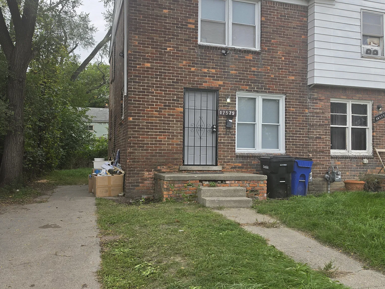 2 bed, 950 sqft, $1,350 — Photo 1