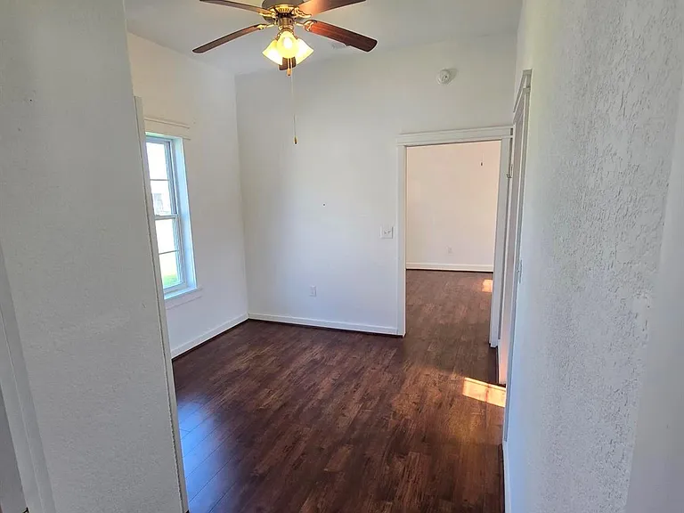 4124 Avenue M 1/2 — Photo 11