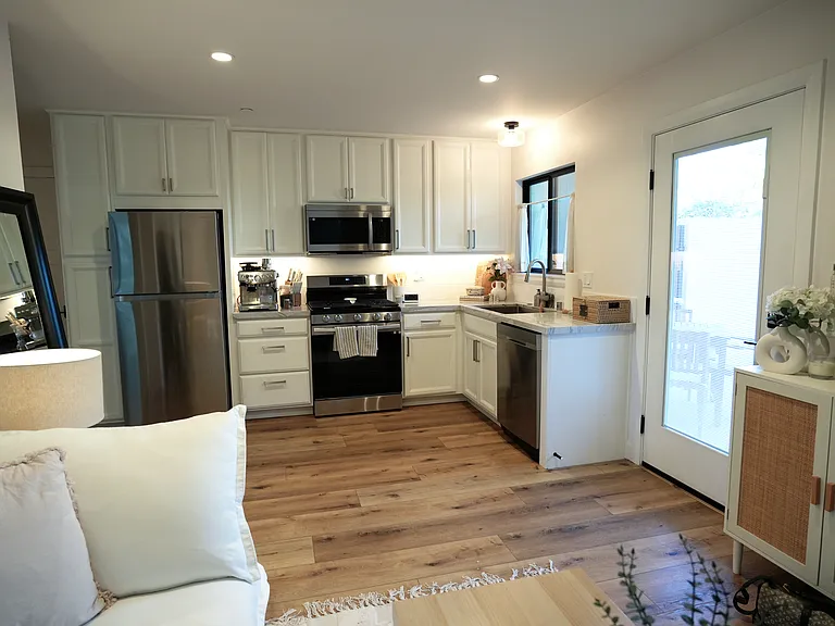 340 Sylvia St — Photo 2