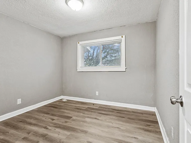 2500 Leo St — Photo 8