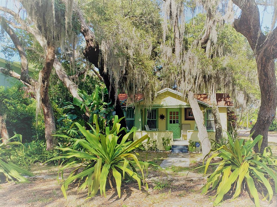 1st image of 832 Pinellas St