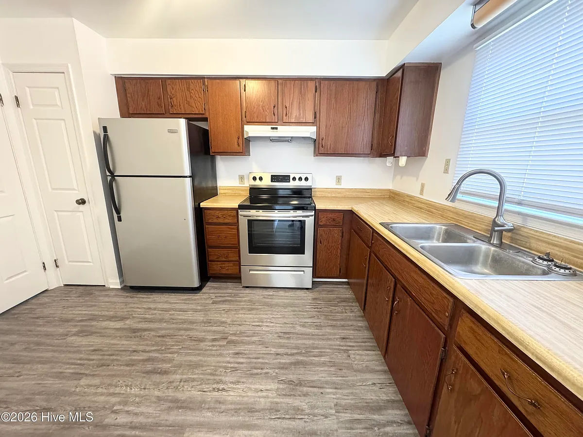 Building Photo - 203 Persse St #5