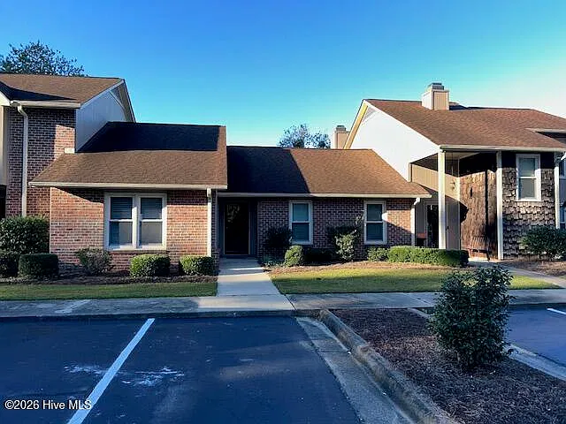 3 bed, 2.0 bath, 1420 sqft, $1,600 — Photo 2