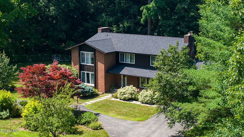 2nd image of 15 Roberts Lane