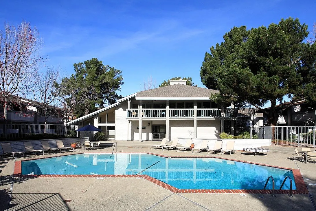 Beach Cove Apartments — Photo 4