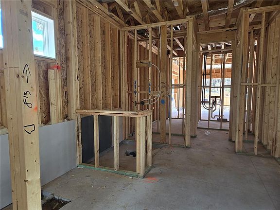 5th image of 687 Crest Line Trl