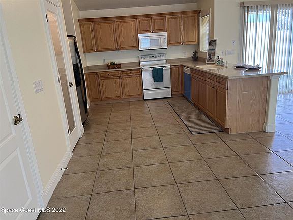 4th image of 3395 Royal Oak Dr