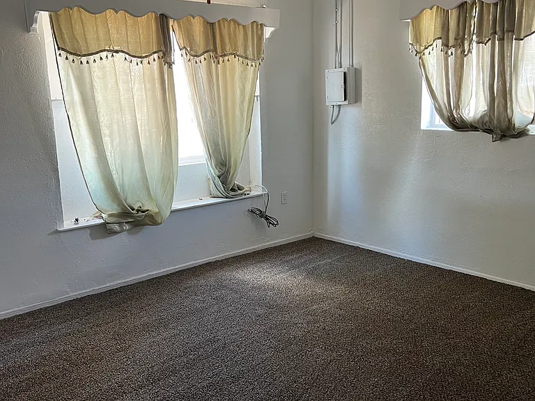585 Valle Vista Dr #9152017595 — Photo 10