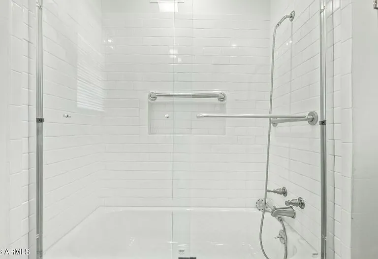 539 W 1st St — Photo 2