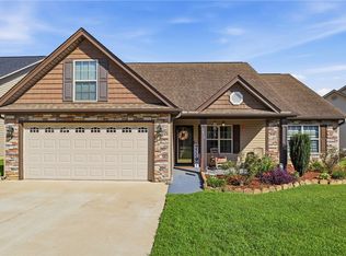 870 Vandenburg Dr, Boiling Springs, SC 29316