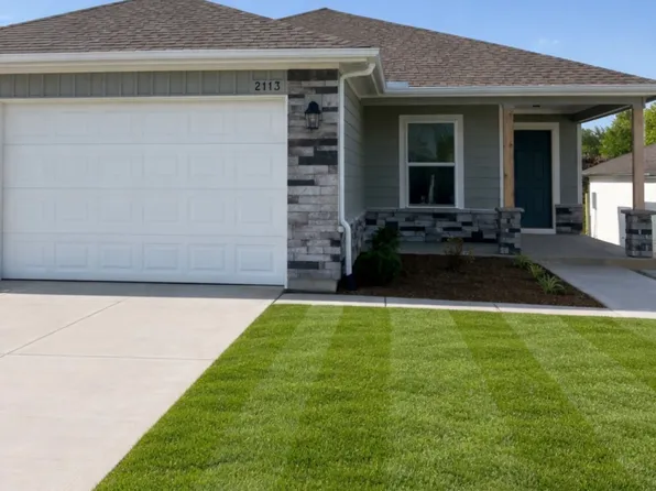 2113 Brook Ridge Cir, Tonganoxie, KS