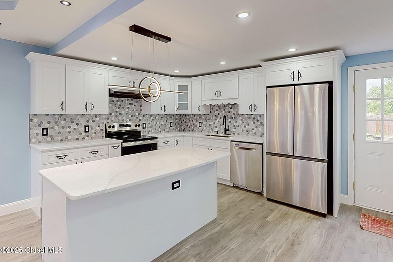 4th image of 1813 Avenue A