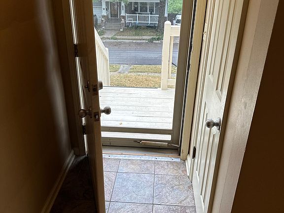 3rd image of 1042 S 35th Ave