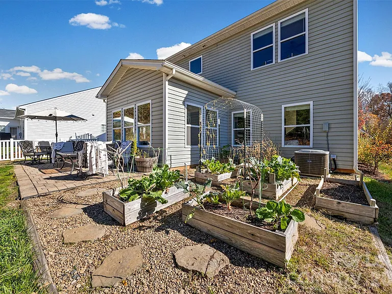 1668 Beleek Ridge Ln — Photo 30