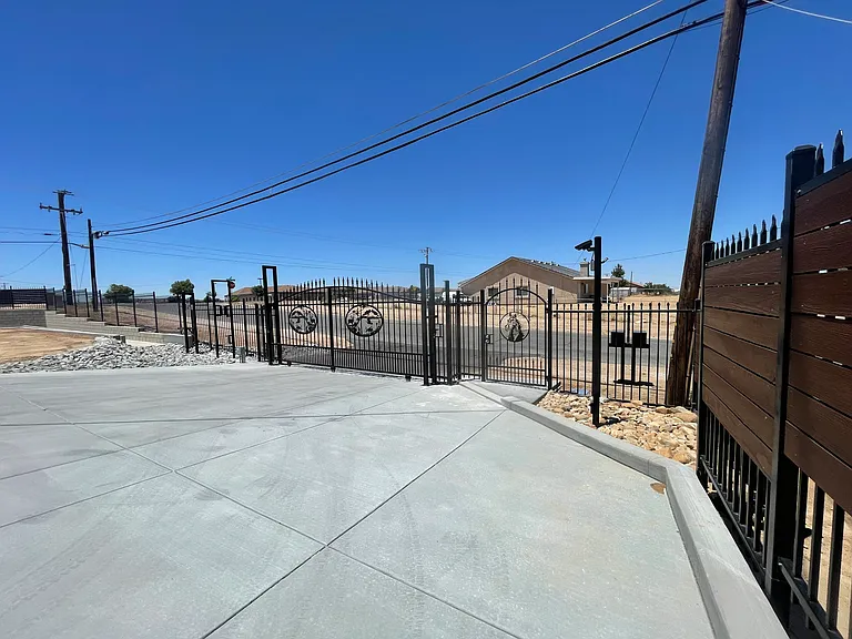 17515 Live Oak St — Photo 6
