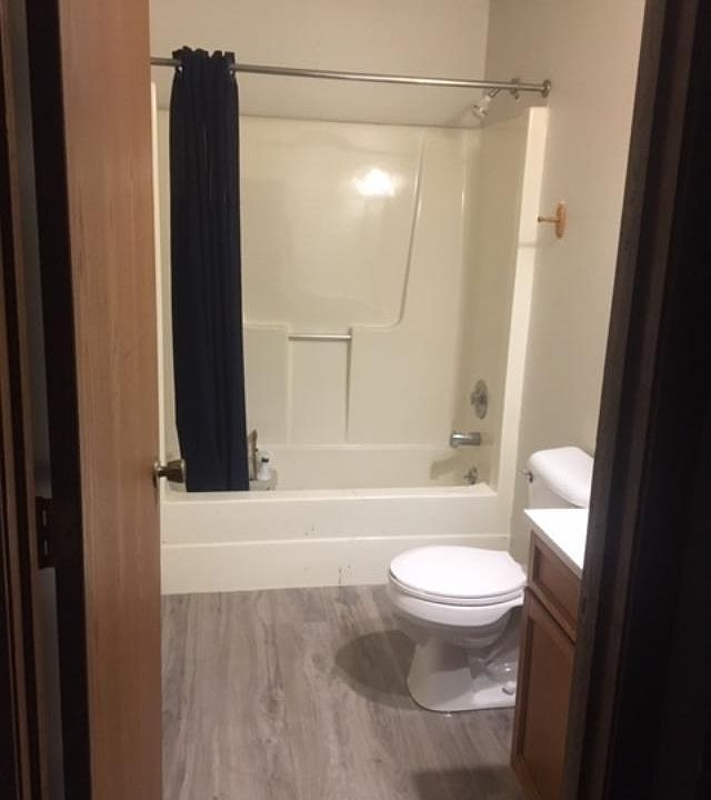 2nd image of 405 W Peru St APT B6