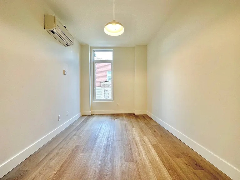 27-24 21st St #4B — Photo 5