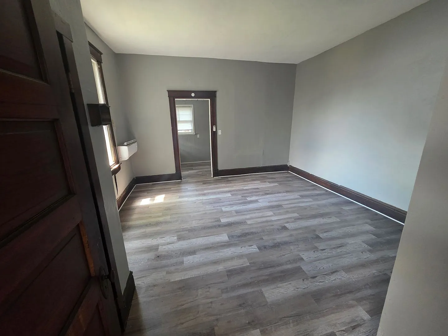 Nicely updated 1 BR — Photo 1