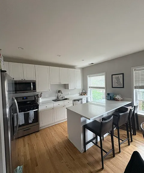 1050 W Dakin St #2E — Photo 2